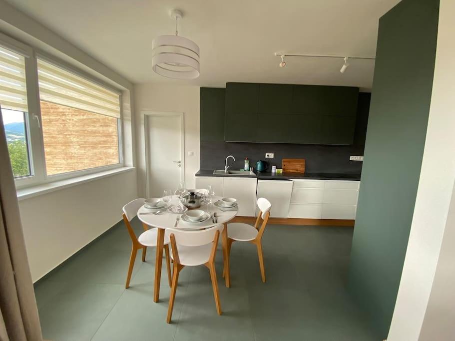 New Flat With A Mountain View, Garage Parking Apartment Банска бистрица Екстериор снимка